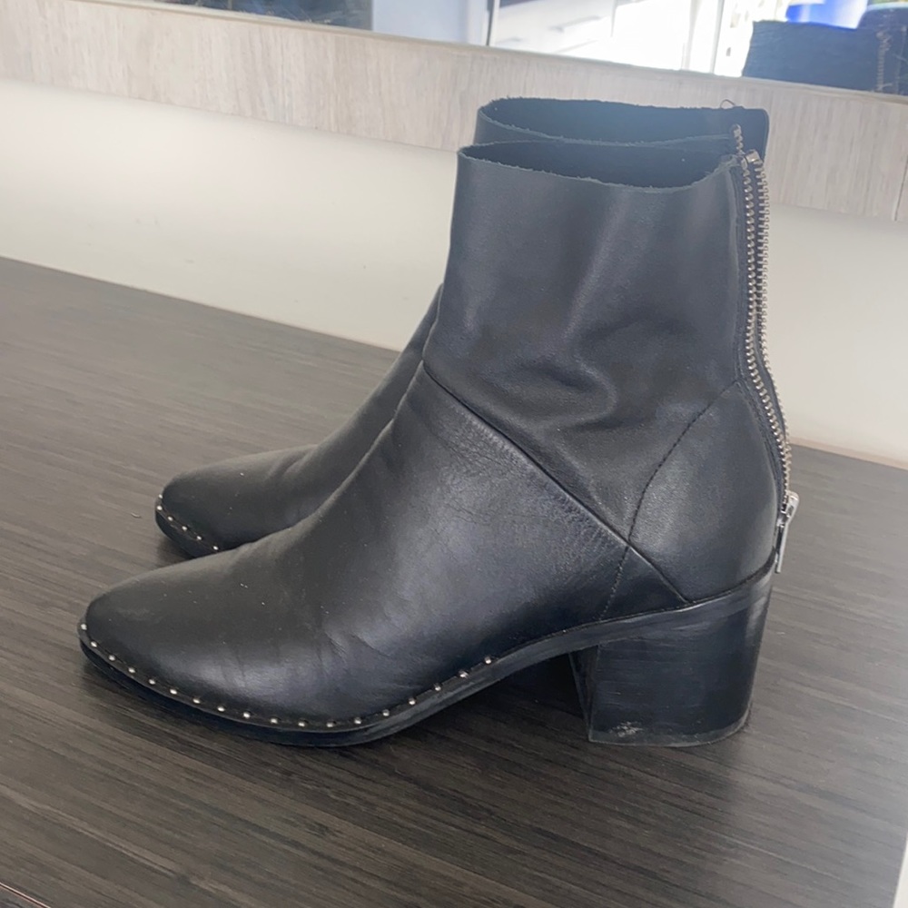 Ankle boots in great shape worn once